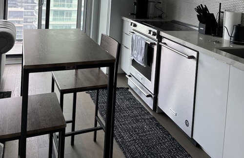 Humber Bay House | Upscale Waterfront Condo