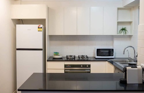 Maroubra Apartment | Tranquil Maroubra Abode - Parking included