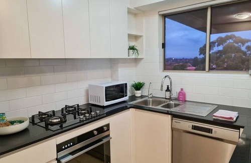 Maroubra Apartment | Tranquil Maroubra Abode - Parking included