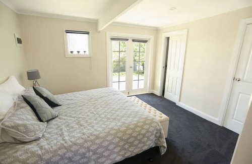 North Lilydale House | Tumbledown Barnhouse.