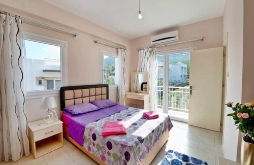 Kyrenia Villa | House with Shared Pool and Terrace 9 min to Beach