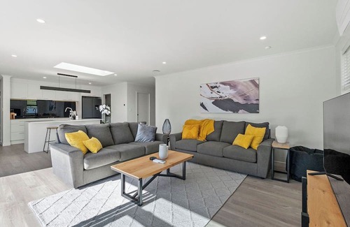 Kamo House | Brand new, modern. Entire home. 3 bedroom 2 bathroom.