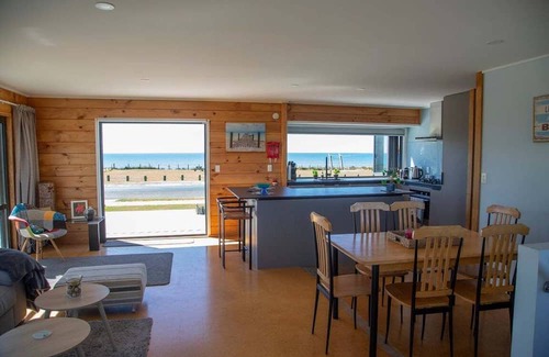 Pukehina House | Mooney Manor Beach Bach