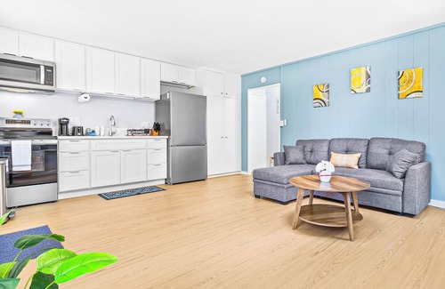 Pacific Heights Apartment | Aloha Comfort Stay One Bedroom/Patio