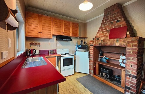 Riverton House | Justavacation Beachfront Bach