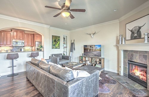 St. Tropez Condo | NEW! 3 BDRM Condo I Lake Views/Marina I Mins To DT