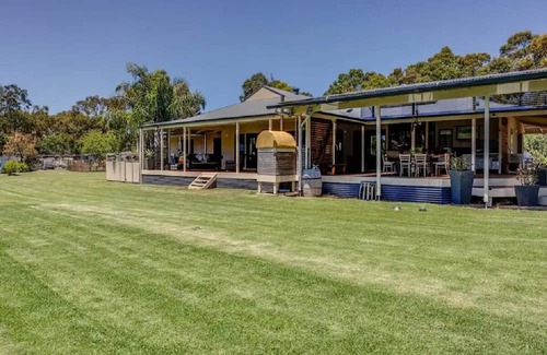 Hay Flat House | Eighteenontonto.