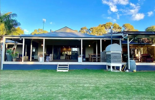 Hay Flat House | Eighteenontonto.