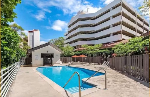 St Louis Heights Condo | Charming 2-bedroom condo with WiFi, AC and NEW stove in enchanting Honolulu