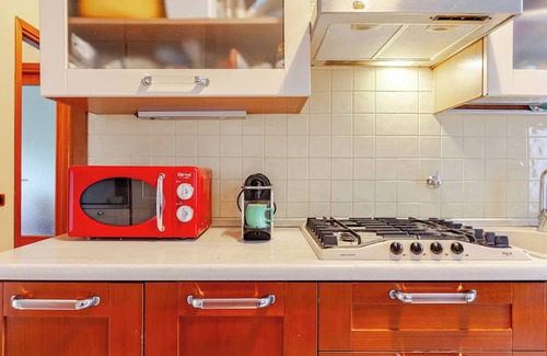 Quartiere XX Ardeatino Apartment | Cozy Eur Apartment with Central Location & Wi-Fi