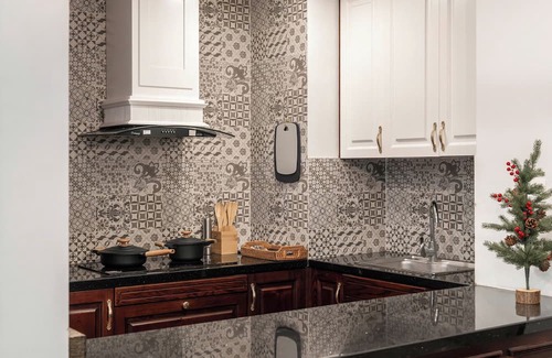 Bui Thi Xuan Apartment | City Center Charming Vibrant 1300 sqft 2-bedroom Apartment with WiFi, AC, Lift