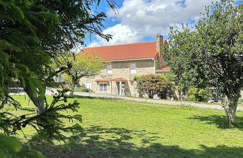 A Bana House | Family house in a quiet rural setting.