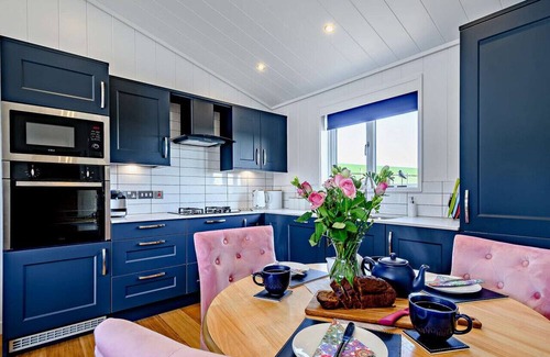 Sandyhills House | Holly Lodge At Bengairn