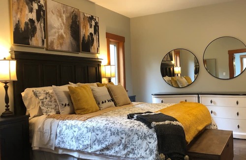 Central Saanich Other | 5 Bedroom Seabrook Farmhouse, Hot Tub and Swimming Pool 3 min-Butchart Gardens