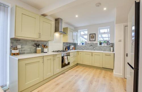 Little Hulton House | Modern and stylish 2 beds house