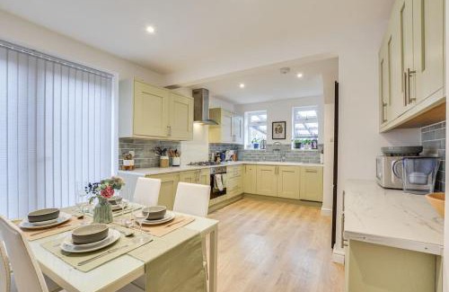 Little Hulton House | Modern and stylish 2 beds house