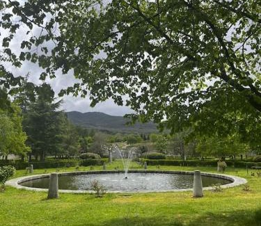 Piedrahita Apartment | Amplio, fresco y céntrico, con patio y balcón