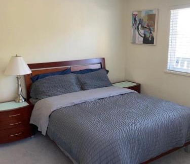 Richmond House | Spacious and bright queen bed room with private bathroom