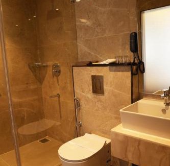 Onamthuruth Hotel | HOTEL ATHIRA RESIDENCY LLP