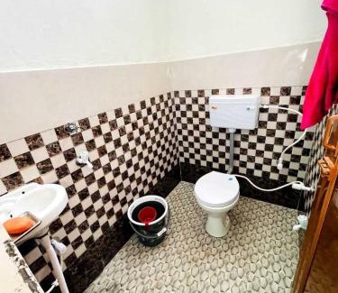 Jansath Hotel | OYO Hotel Crown