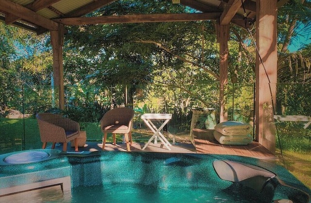 RAINFOREST RETREAT, STONE COTTAGE w SPA - WHITSUNDAYS