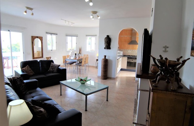 El Pinar villa,pool, large terraces,sea views,wifi, UK TV, sleeps 2 to 6