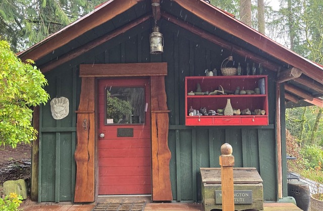 Cozy Coldsprings Cottage Under the Towering Firs