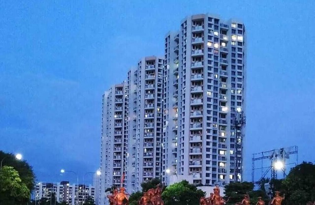 Luxurious 2-bedroom apartment in serene Pune with view, WiFi, AC, recliner