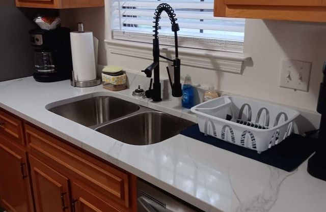 OCEAN SPRINGS - GULF HILLS AREA nEnjoy this home away from home!