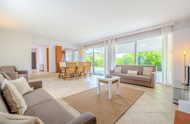 Villa w Garden 5 min to Altinkoy Beach in Urla