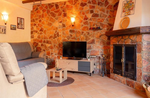 Apartment 'El Pinsapo Casa Rural' with Mountain View, Private Terrace and Air Conditioning