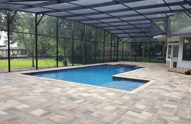 Lakeside 2-acre Retreat w/ Pool, Beautiful Live Oaks & Near Orlando Attractions