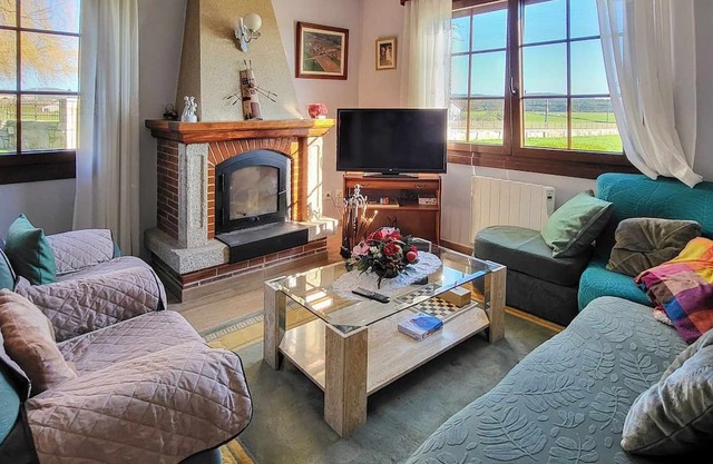 AG Casa de Aldea Laxe con Jardín y Playa a 7km