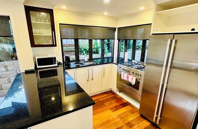 Warm, Modern, Child-friendly - Lower Hutt Escape