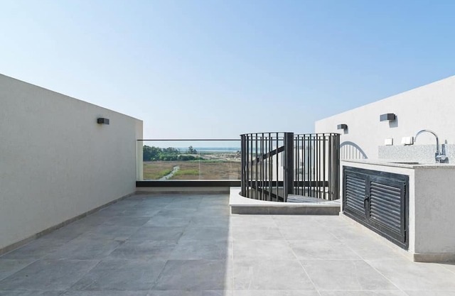 Sunset Gardens II - Two Bedroom Apartment, Sleeps 4