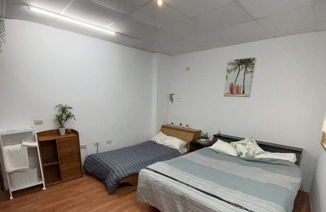 位於安平觀光區正中心，寵物友善，古堡街122巷8號前有免費停車場，王城路周遭可合法停車