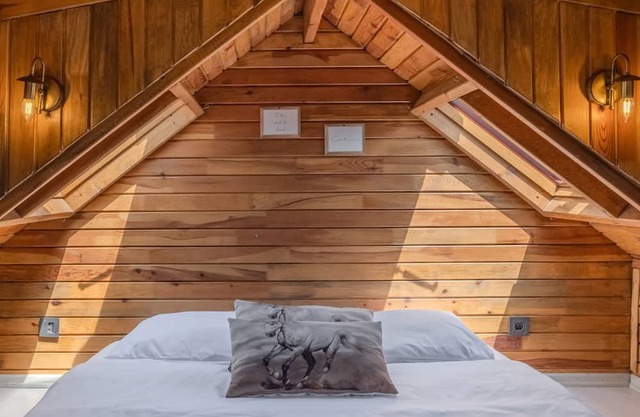 Peaceful Bungalow in Nature w Fireplace in Urla