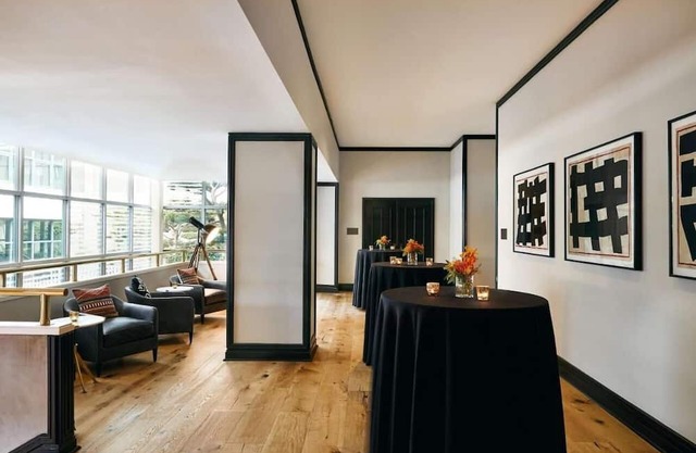 King Room Near Sequoia Living SAN