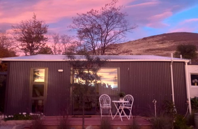 Cosy rural retreat in the heart of Bannockburn Central Otago