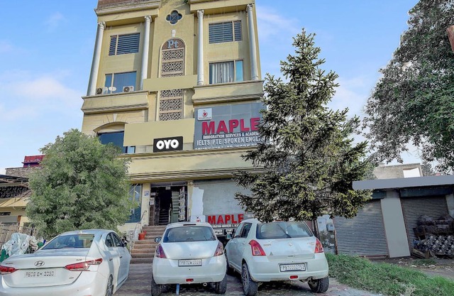 Super OYO Collection O Hotel White Prime