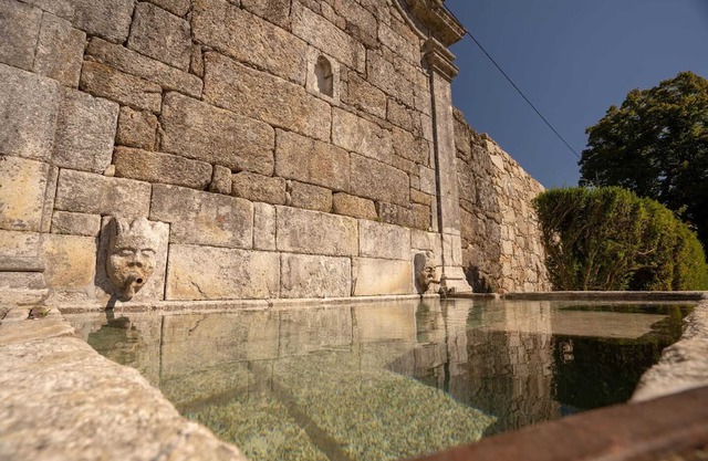 Homerez - Spacious house in Sortelha with pool and terrace.