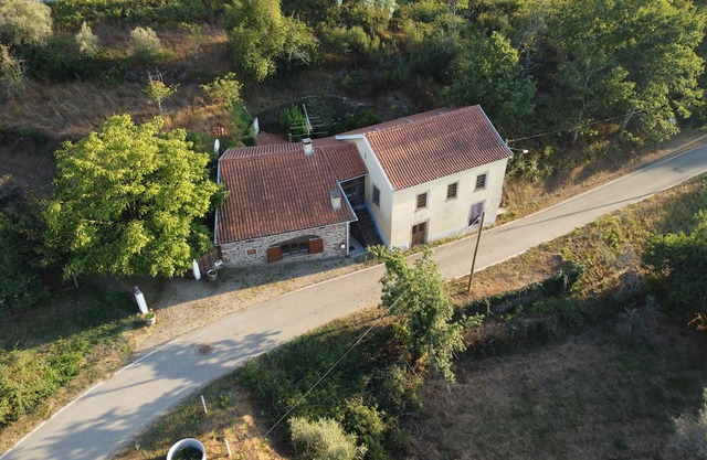 Farmhouse 'Yellow House - Casa Amarela' with Mountain View, Shared Pool and Wi-Fi