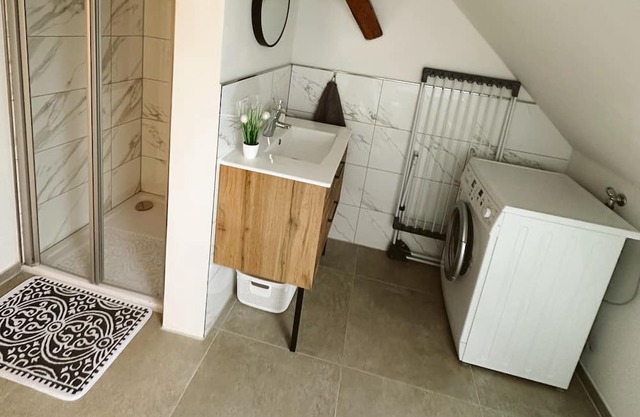 Gemütliche 2-stöckige Ferienwohnung 3 Minuten von der Autobahn!