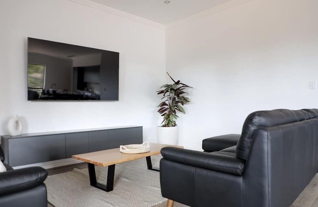 The River Shack is located on the banks of the Stunning River Murray.