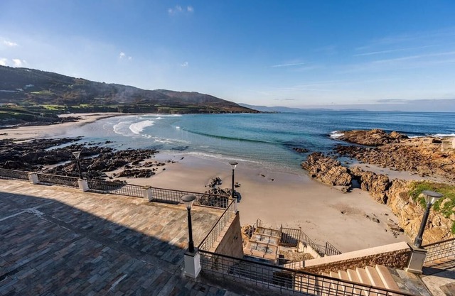 Fee4Me Front line beach flat in Caión