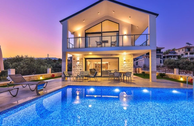 Luxury Sea View Villa w Pool By The Sea in Antalya