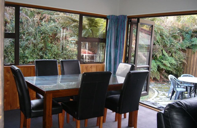 Central & Relaxing, park up and enjoy rainforest views.