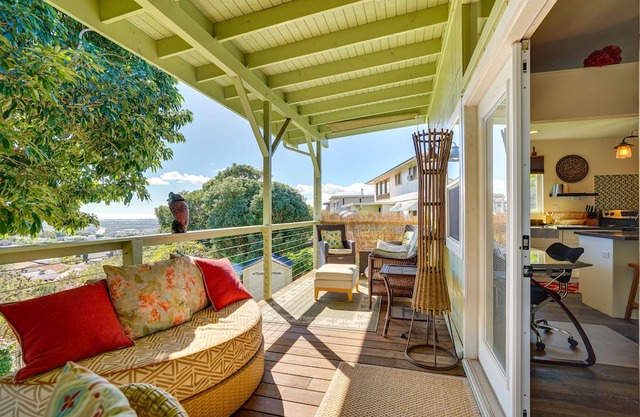 Inviting Aiea Bungalow w/ Balcony, Grill & Views!