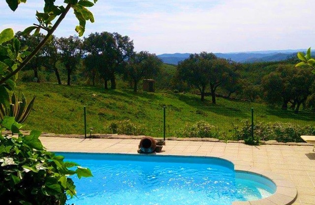 Homerez - Spacious house for 5 ppl. with shared pool at Almodovar