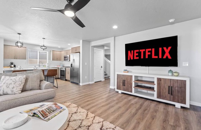 Spacious 5BR - Gamer Room - Hot Tub & Basketball
